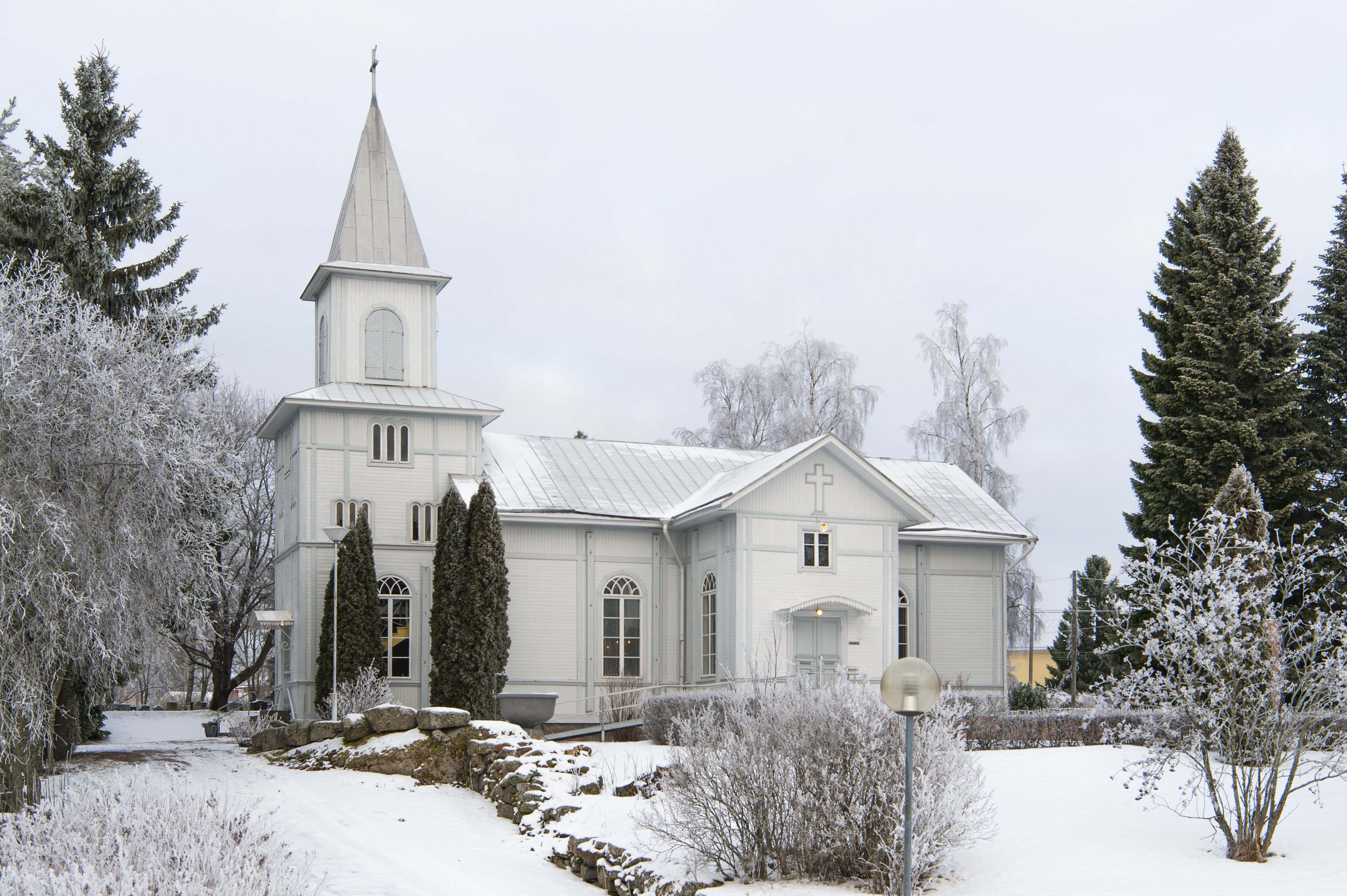 Kodisjoen kirkko talvella 2018.jpg