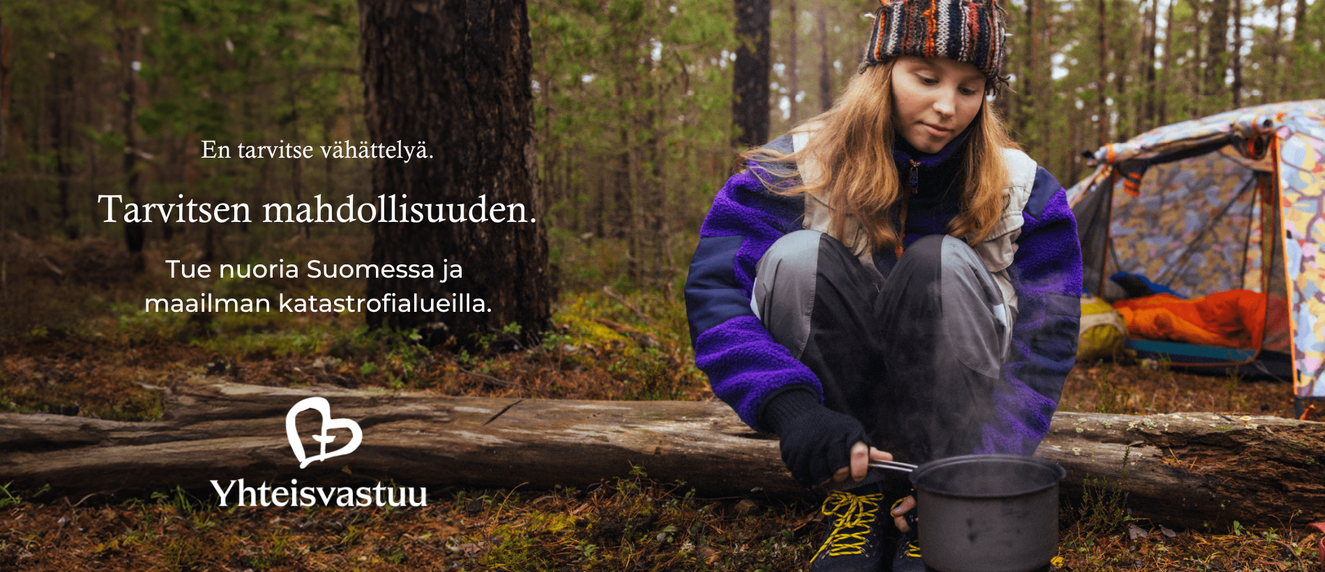 Kuvassa Yhteisvastuukeräyksen mainoskuva, jossa henkilö metsässä.