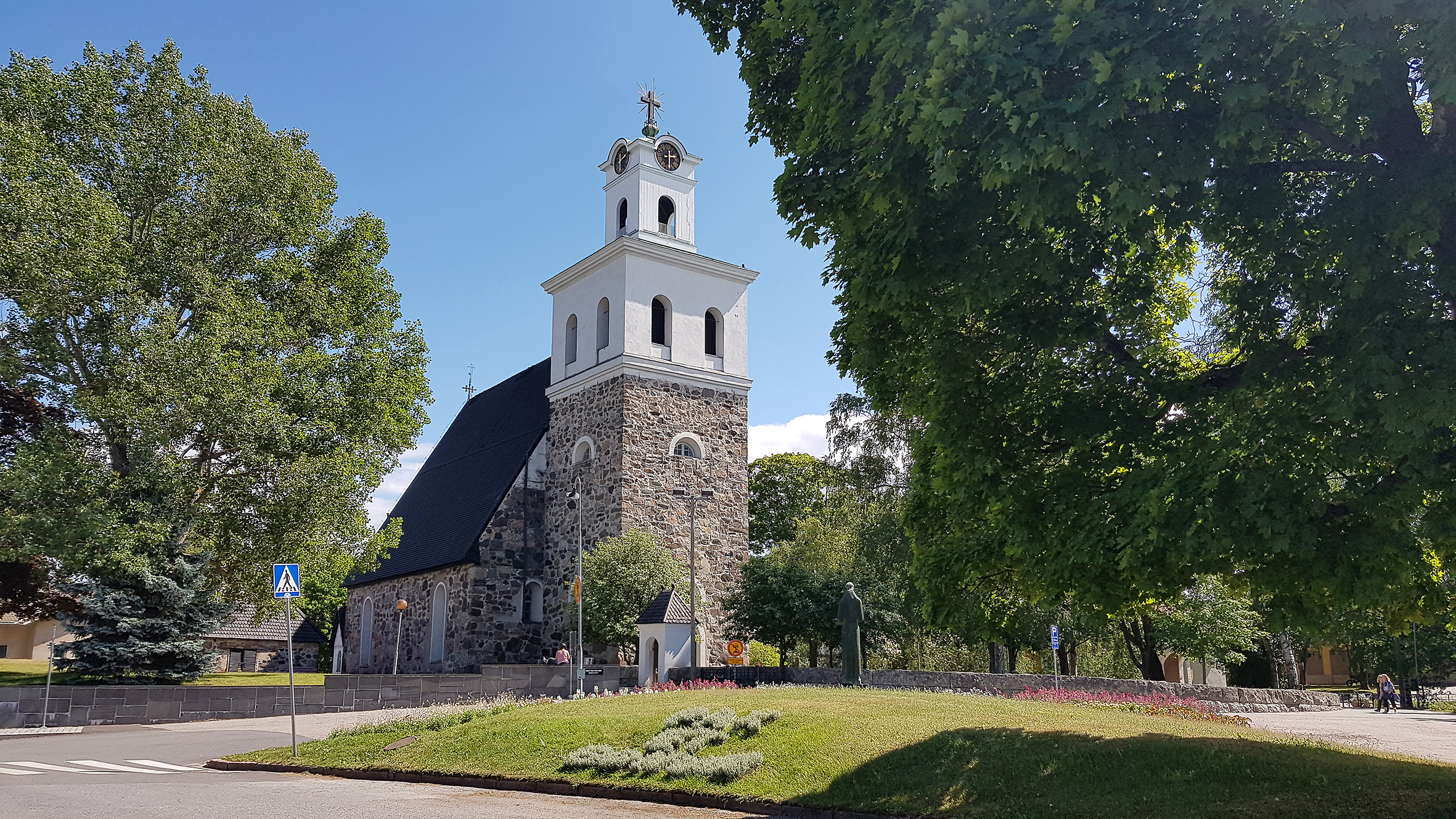 Pyhän Ristin kirkko Pyhän Ristin kirkko kesällä
