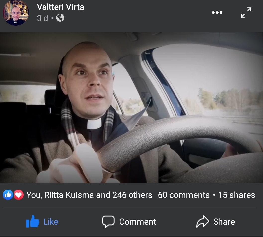 Kuvakaappaus videosta, jossa näkyy Valtteri Virta ajamassa autoa ratin takana takki päällään